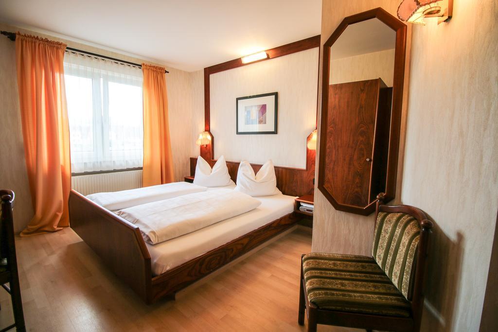 Hotel-Restaurant Und Gaestehaus Loewen Süßen 外观 照片