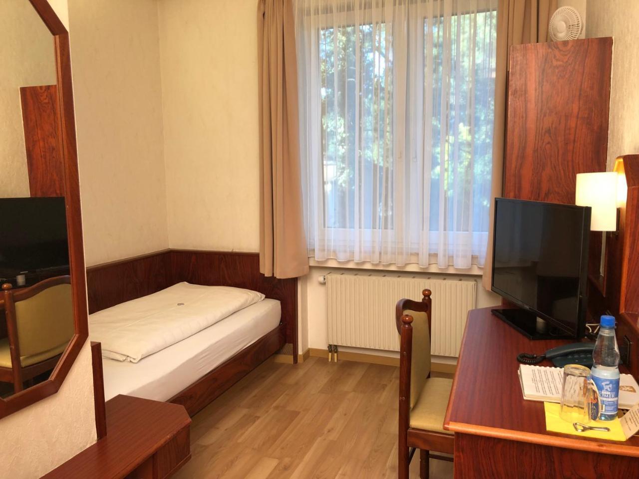Hotel-Restaurant Und Gaestehaus Loewen Süßen 外观 照片