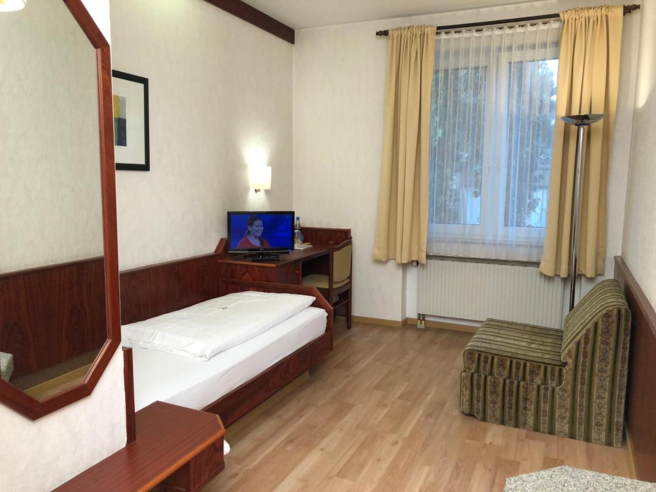 Hotel-Restaurant Und Gaestehaus Loewen Süßen 外观 照片